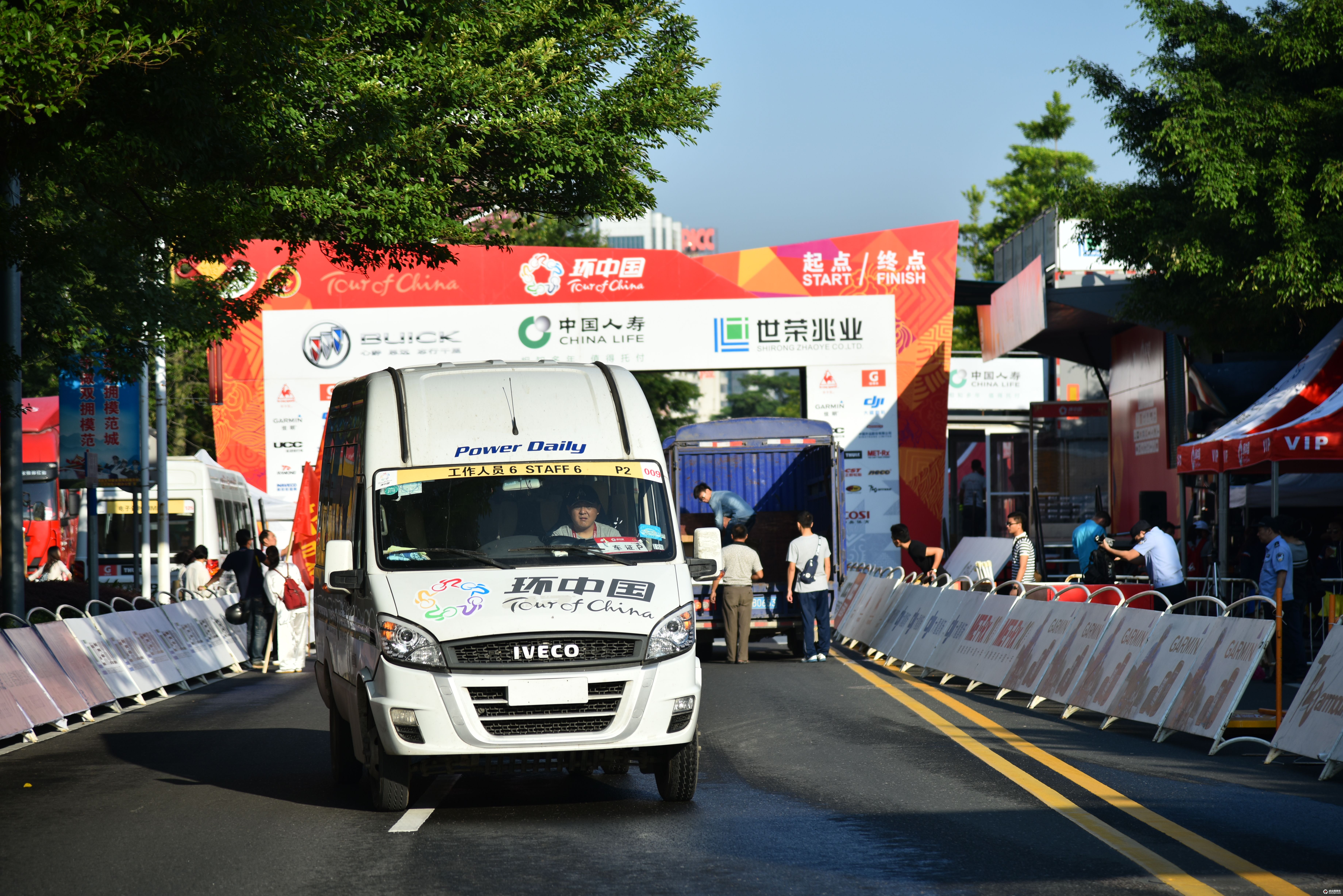 图4：依维柯成为2015-2016环中国国际公路自行车赛赛事保障用车.jpg