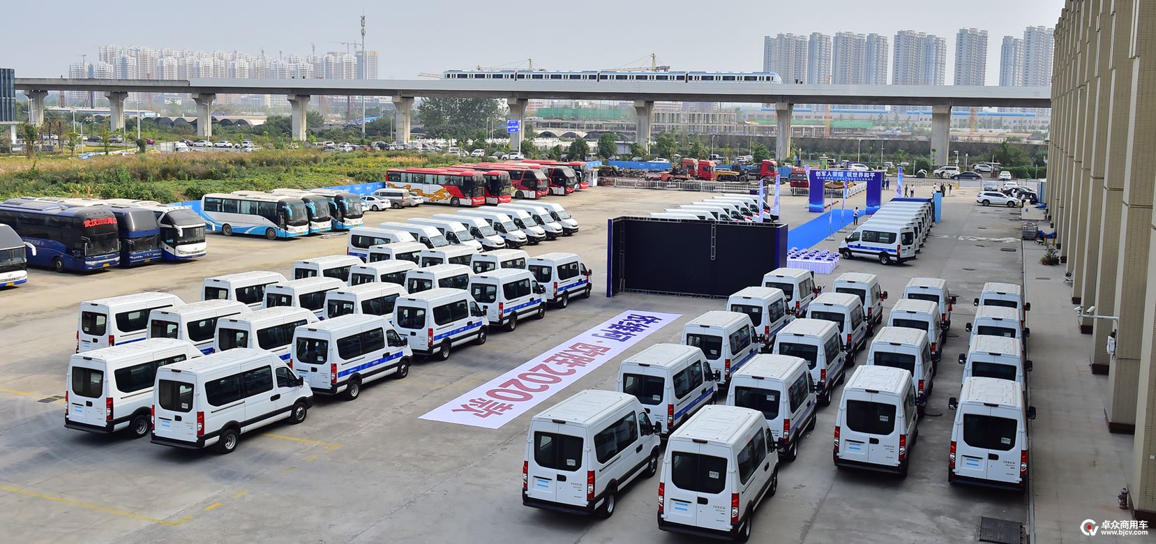 图18、2019年9月26日，公司向第七届世界军人运动会交付58辆交通保障用车.jpg