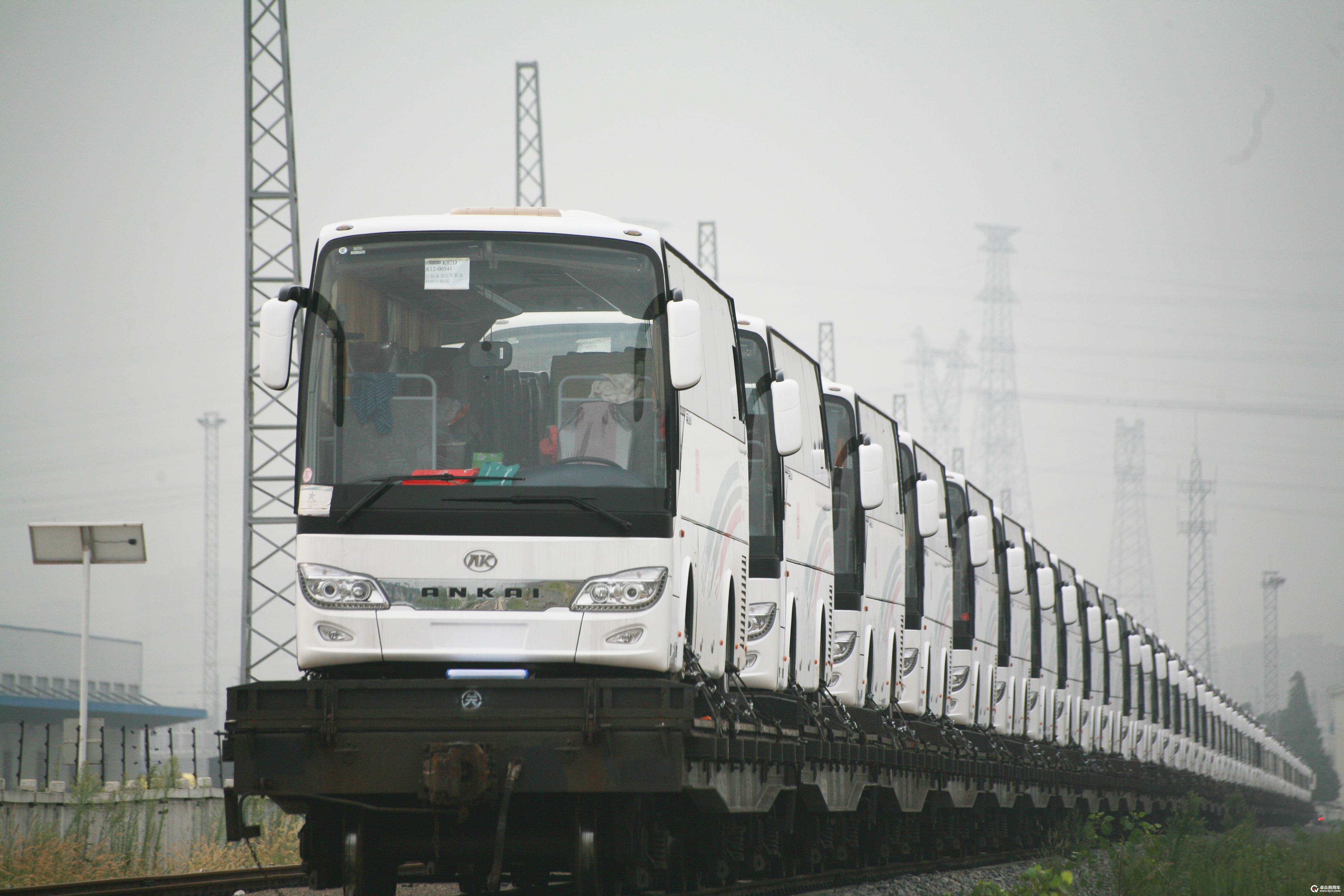 3-1-2013年，安凯客车列装中国人民解放军总装备部.jpg