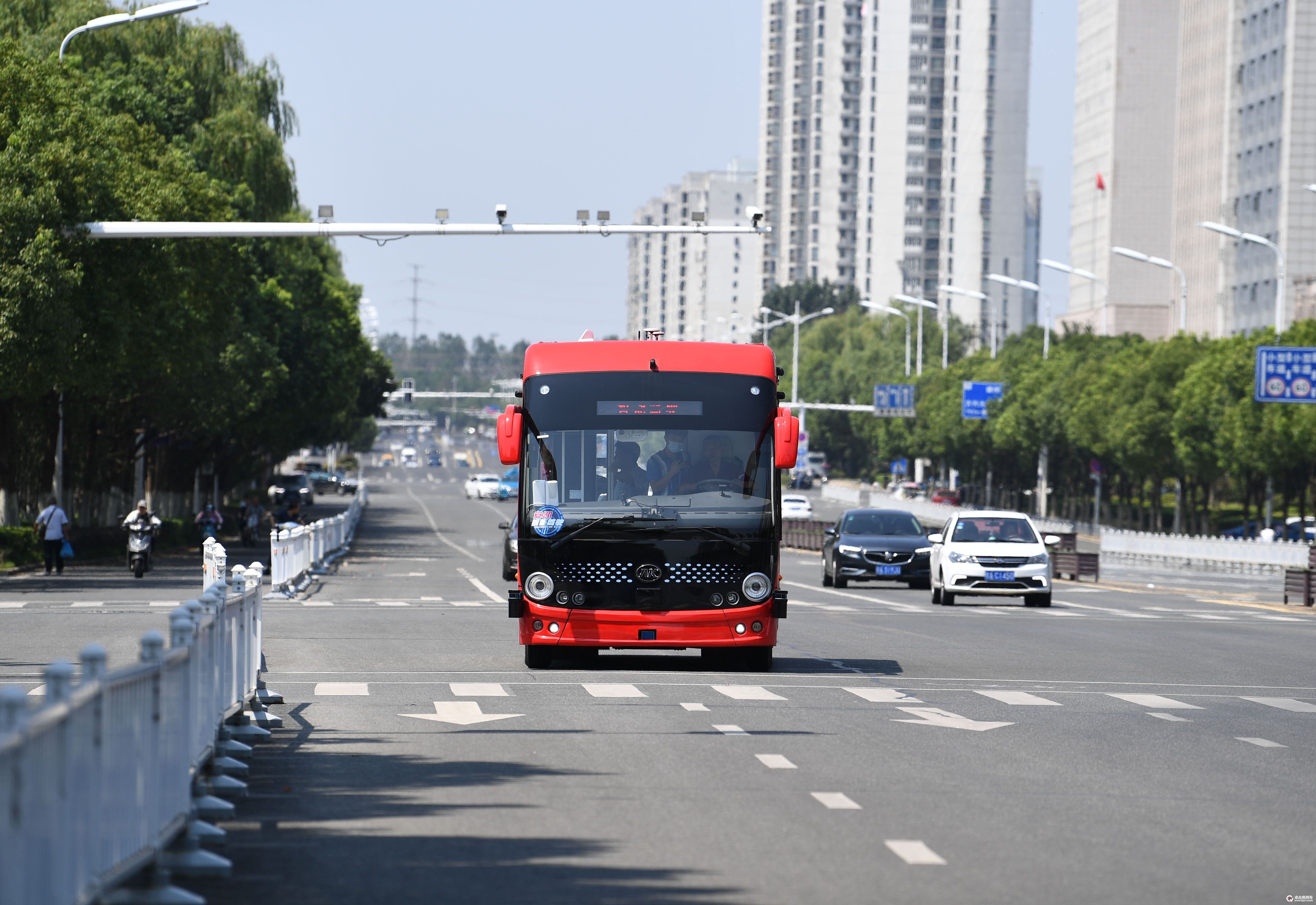 3-15-2020年，安徽首条智能网联5G线路开通，安凯无人驾驶客车投入合肥开放道路运行.jpg