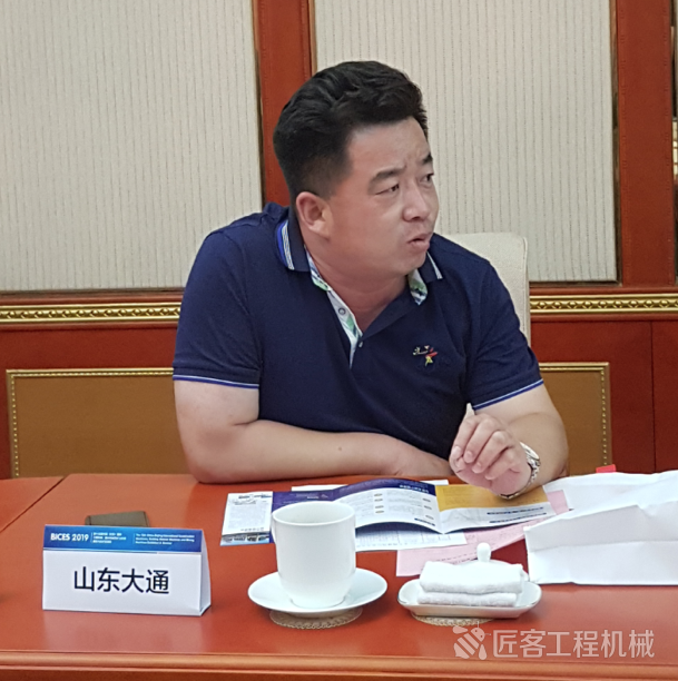 主任王志君发言济南力拓工程机械有限公司董事长孔德锋发言利星行机械