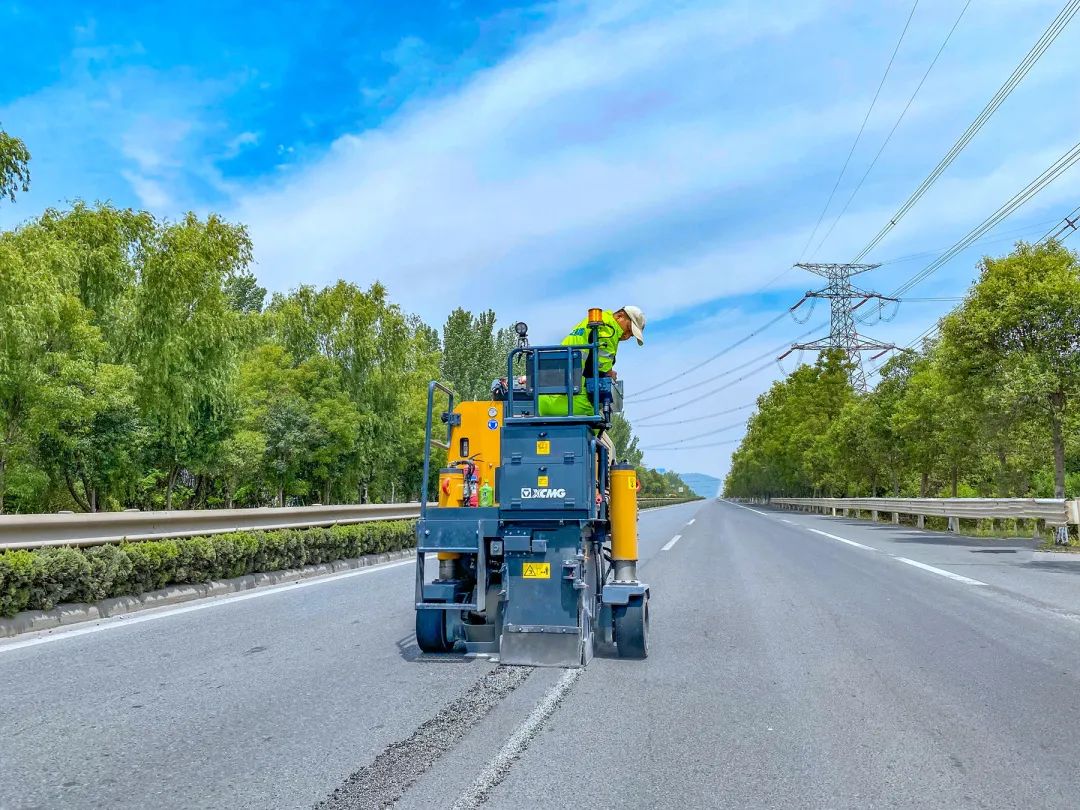 徐工铣刨机标线清理轻松驾驭_匠客工程机械