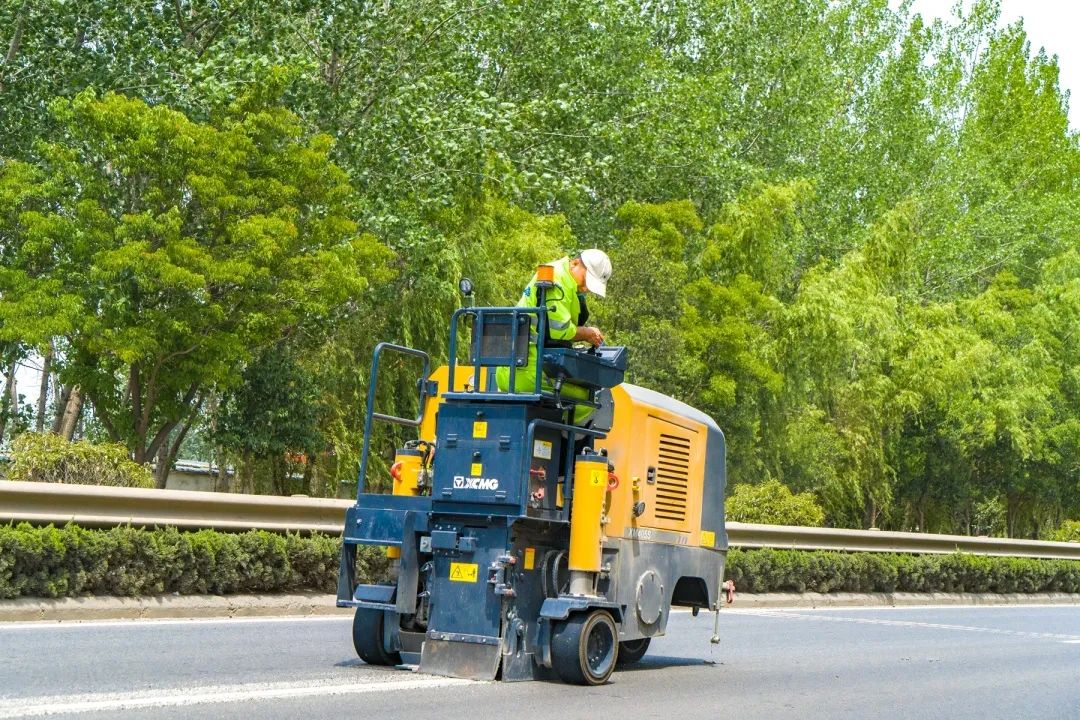 徐工铣刨机标线清理轻松驾驭_匠客工程机械