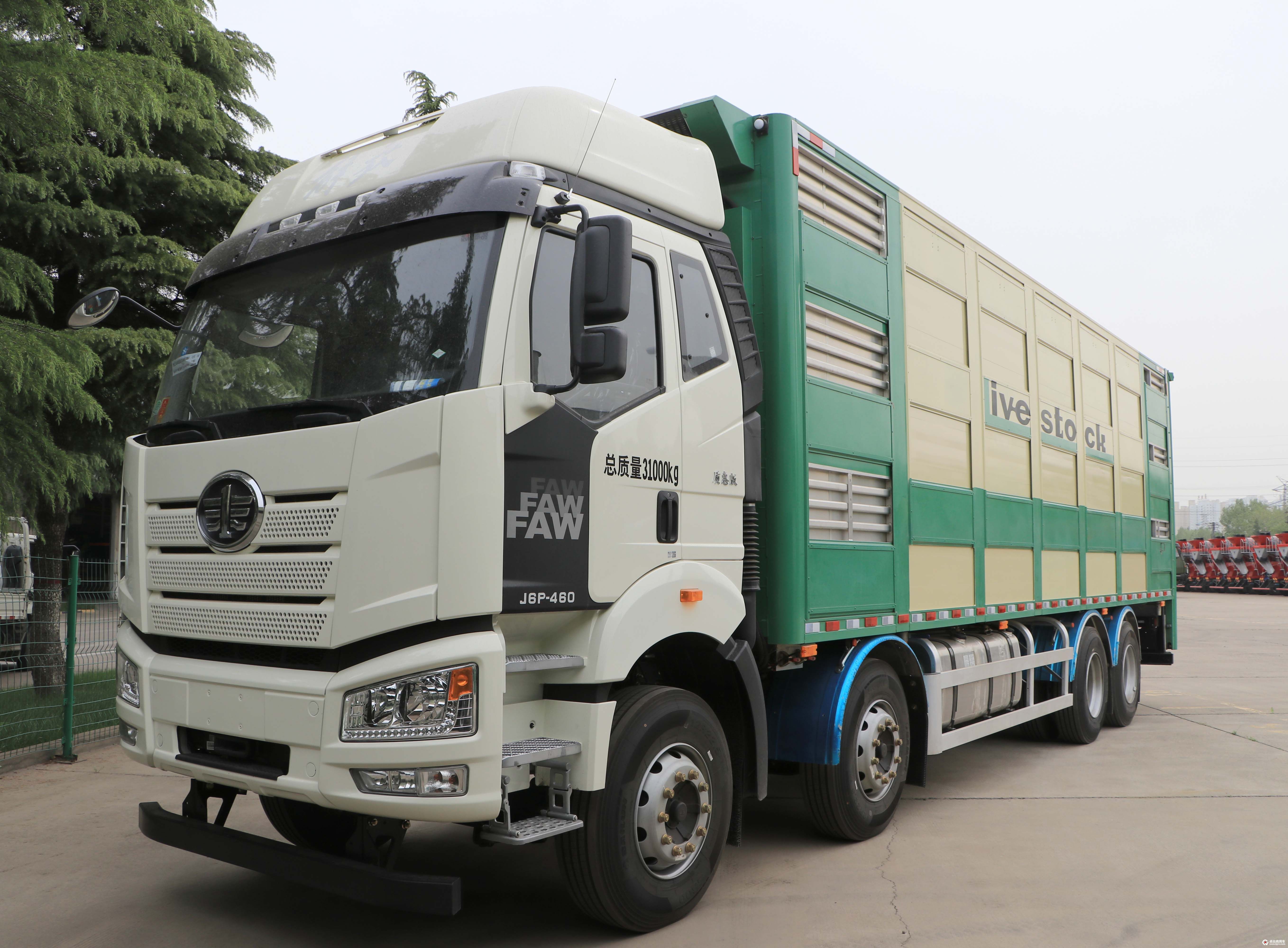 【畜禽运输车前侧面】【畜禽运输车后侧面】该车采用特有的滑窗密封