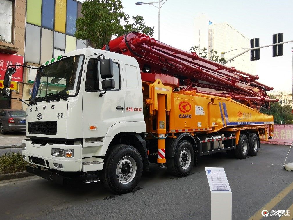 星马8×4/63 m混凝土泵车表3 星马8×4/63 m混凝土泵车主要参数