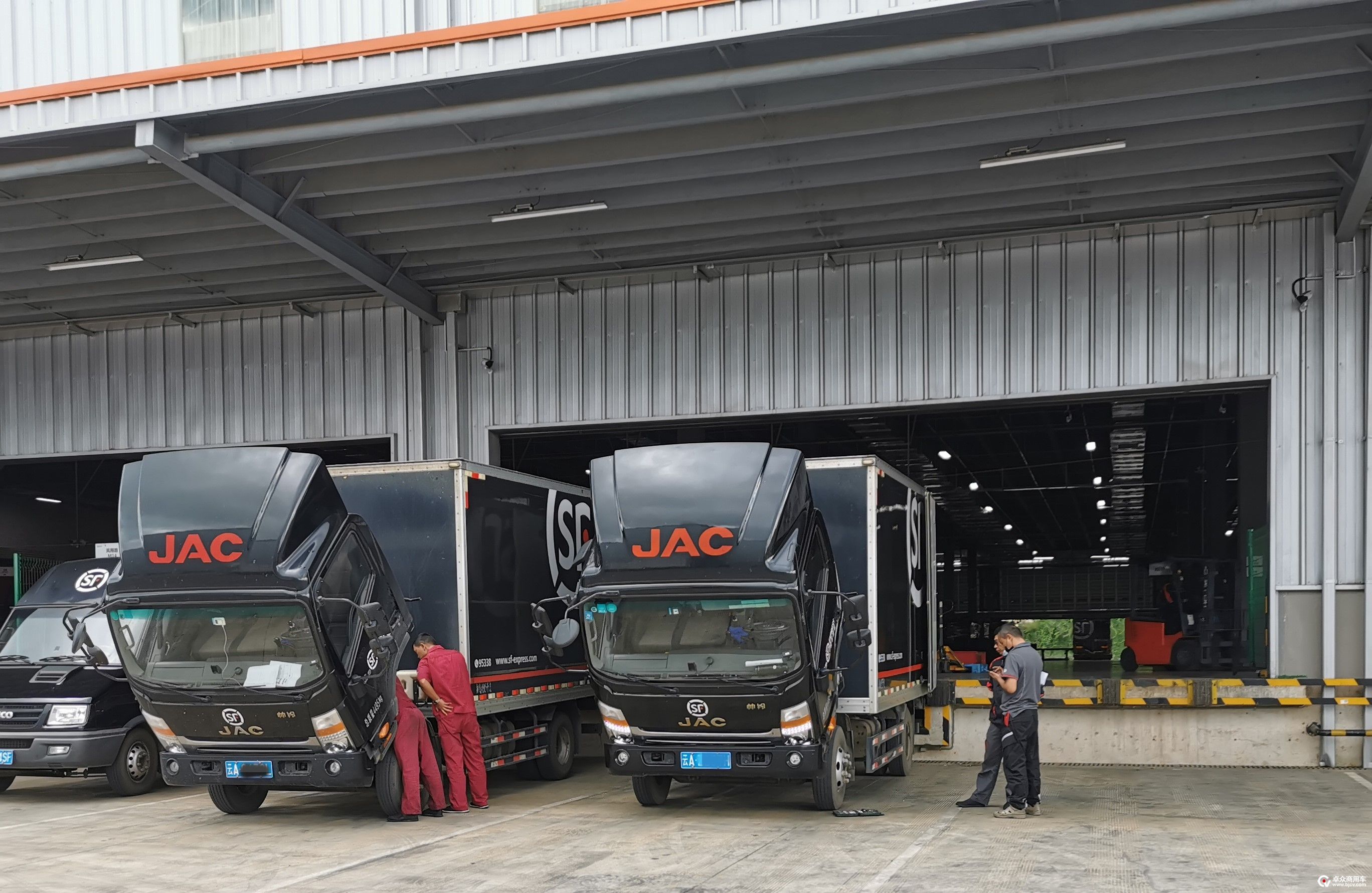 江淮轻卡主动上门为顺丰速运保养车辆千余台 - 卡车 - 卓众商用车